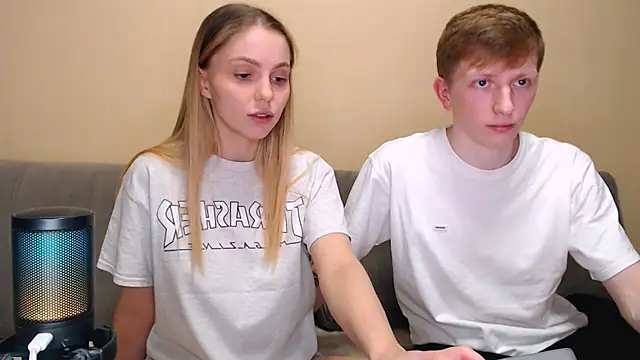 Snapshot of juliaanddima chatting on 02-25-26, 11:15 juliaanddima online show from 02-25-26, 11:15