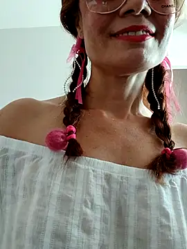 Snapshot of Meganlola chatting on 09-15-25, 01:55 Meganlola online show from 09-15-25, 01:55