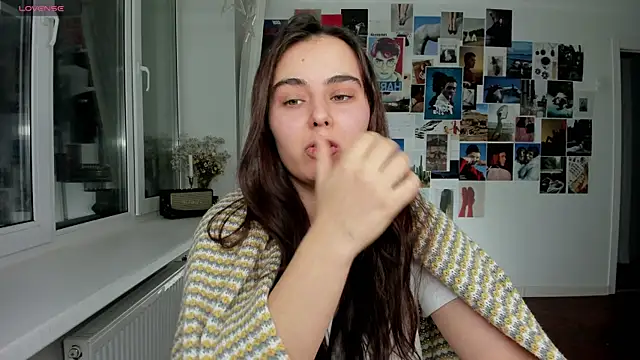 Snapshot of Tenderalise chatting on 12-19-24, 08:13 Tenderalise online show from 12-19-24, 08:13