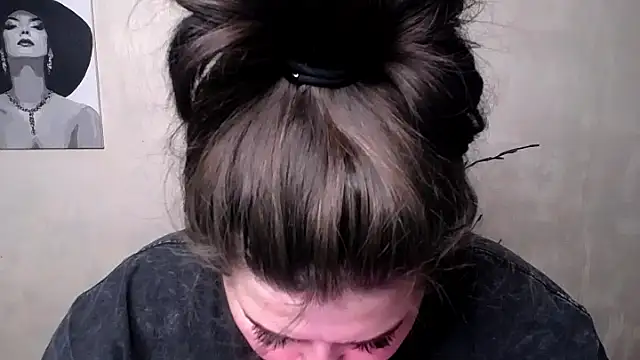 Emily Mo online show from 09-18-25, 05:21