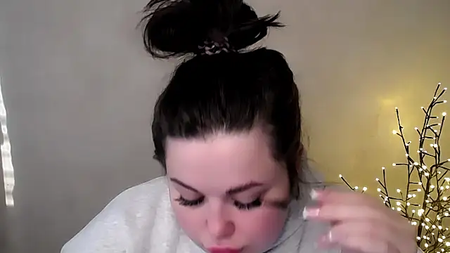 Emily Mo online show from 11-25-25, 06:58