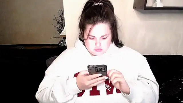 Emily Mo online show from 10-26-25, 06:36