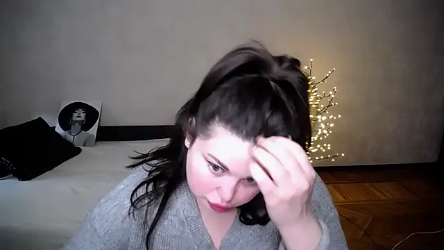 Emily Mo online show from 04-09-26, 05:42