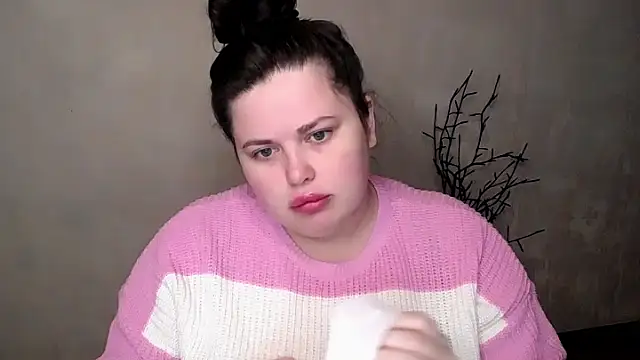 Emily Mo online show from 11-15-25, 05:44