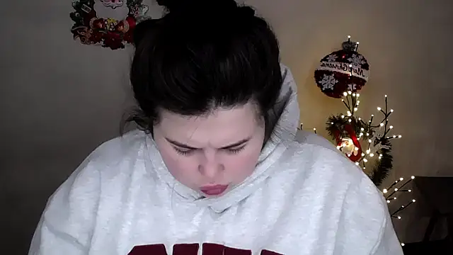 Emily Mo online show from 12-16-25, 06:28