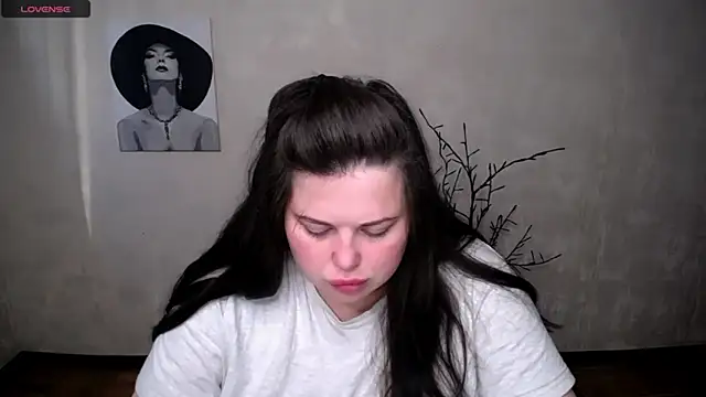 Emily Mo online show from 09-13-25, 05:40