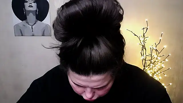 Emily Mo online show from 10-03-25, 05:42