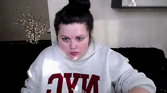 Emily Mo online show from 11-04-25, 06:28