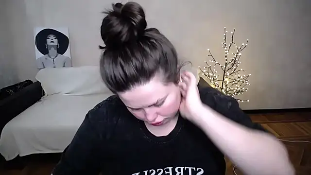 Emily Mo online show from 05-20-26, 07:49