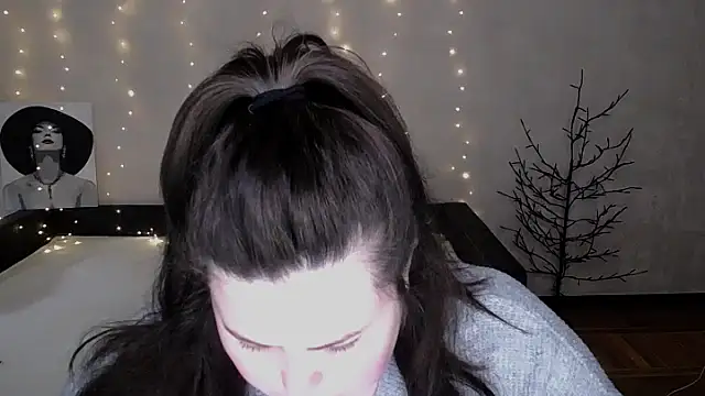 Emily Mo online show from 04-24-26, 06:15