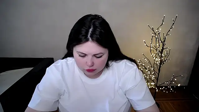 Emily Mo online show from 05-08-26, 05:44
