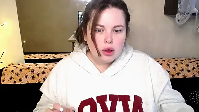 Emily Mo online show from 10-28-25, 08:46