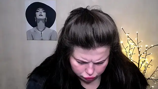 Emily Mo online show from 09-10-25, 05:50