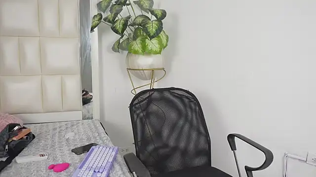 Anais aradia online show from 09-26-25, 04:52