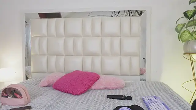 Anais aradia online show from 03-15-25, 06:14