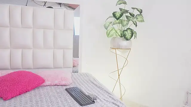 Anais aradia online show from 02-08-25, 04:57