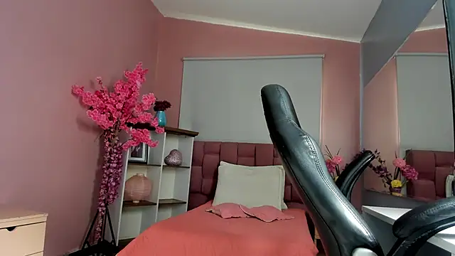 Snapshot of mia_thompsonn_ chatting on 11-12-25, 02:32 mia thompsonn online show from 11-12-25, 02:32