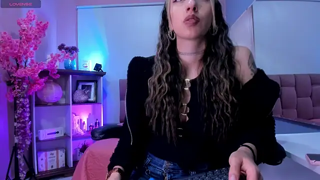 Snapshot of mia_thompsonn_ chatting on 11-27-25, 02:17 mia thompsonn online show from 11-27-25, 02:17