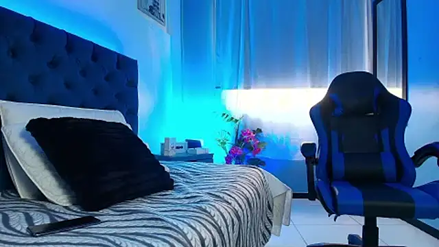 Snapshot of mia_thompsonn_ chatting on 02-19-26, 01:52 mia thompsonn online show from 02-19-26, 01:52