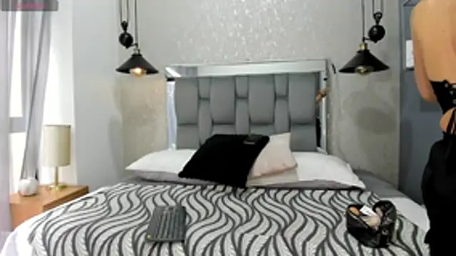 Snapshot of mia_thompsonn_ chatting on 06-19-26, 02:12 mia thompsonn online show from 06-19-26, 02:12