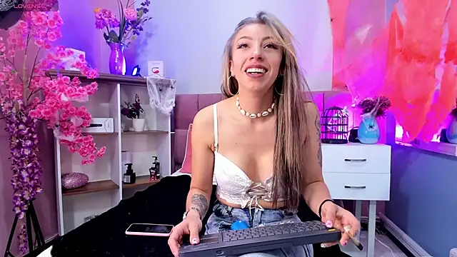 Snapshot of mia_thompsonn_ chatting on 10-17-25, 03:36 mia thompsonn online show from 10-17-25, 03:36