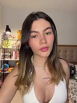 Snapshot of Your_Honeey chatting on 06-19-26, 10:25 Your Honeey online show from 06-19-26, 10:25