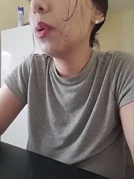 Snapshot of DianiQueenn chatting on 04-16-26, 01:34 DianiQueenn online show from 04-16-26, 01:34