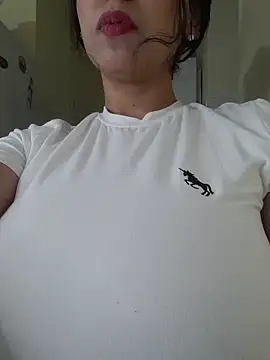 Snapshot of DianiQueenn chatting on 04-09-26, 05:42 DianiQueenn online show from 04-09-26, 05:42