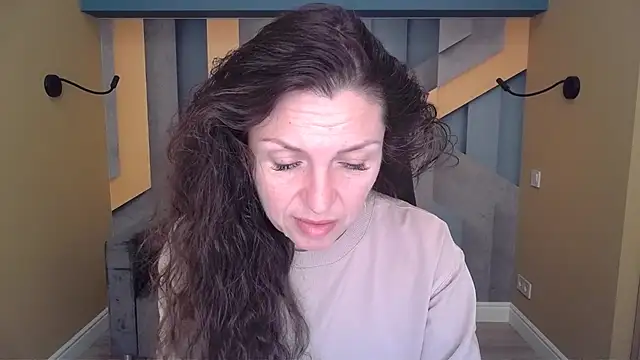 EllaLong online show from 03-07-26, 12:21