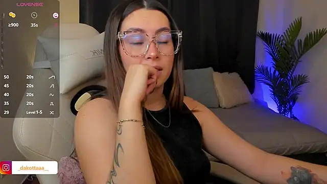 Snapshot of dakottaa_ chatting on 11-27-25, 11:38 dakottaa online show from 11-27-25, 11:38