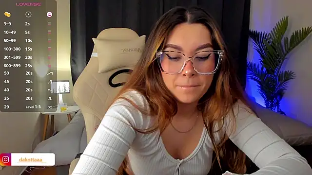 Snapshot of dakottaa_ chatting on 11-11-25, 11:42 dakottaa online show from 11-11-25, 11:42