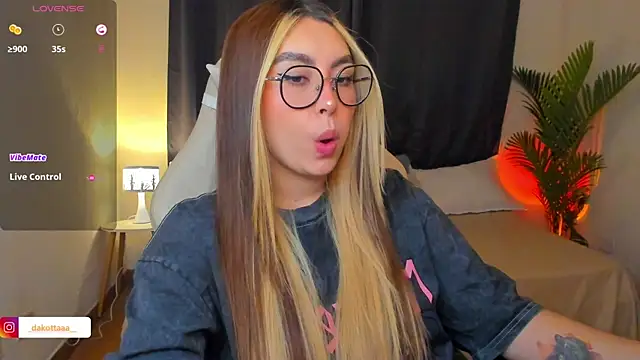 dakottaa  online show from 07-08-26, 12:03