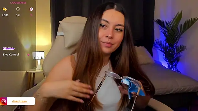 Snapshot of dakottaa_ chatting on 12-17-25, 12:26 dakottaa online show from 12-17-25, 12:26