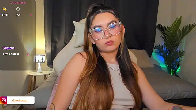 dakottaa  online show from 03-07-26, 11:43