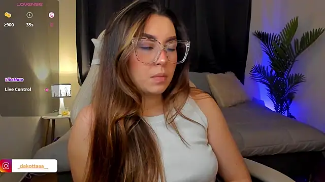 Snapshot of dakottaa_ chatting on 11-19-25, 11:38 dakottaa online show from 11-19-25, 11:38