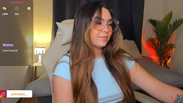 dakottaa  online show from 04-04-26, 11:33