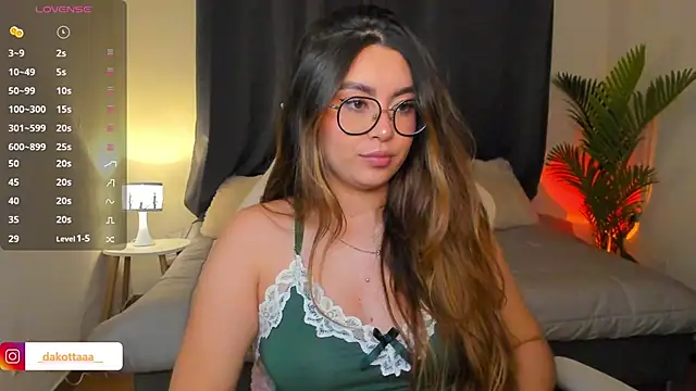 dakottaa  online show from 04-11-26, 11:41