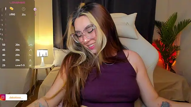 dakottaa  online show from 07-08-26, 11:38