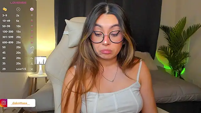 dakottaa  online show from 03-12-26, 12:05