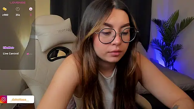 Snapshot of dakottaa_ chatting on 11-24-25, 11:49 dakottaa online show from 11-24-25, 11:49