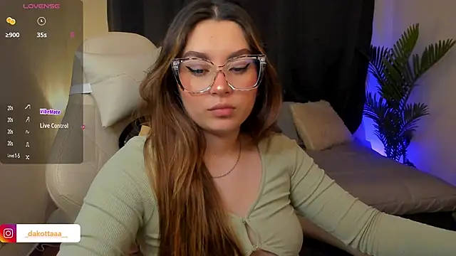 Snapshot of dakottaa_ chatting on 11-18-25, 11:37 dakottaa online show from 11-18-25, 11:37