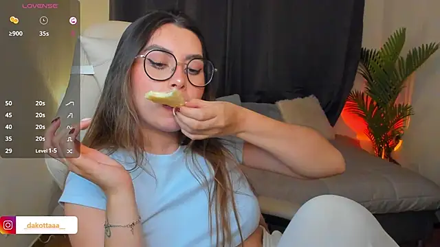 dakottaa  online show from 04-21-26, 01:53