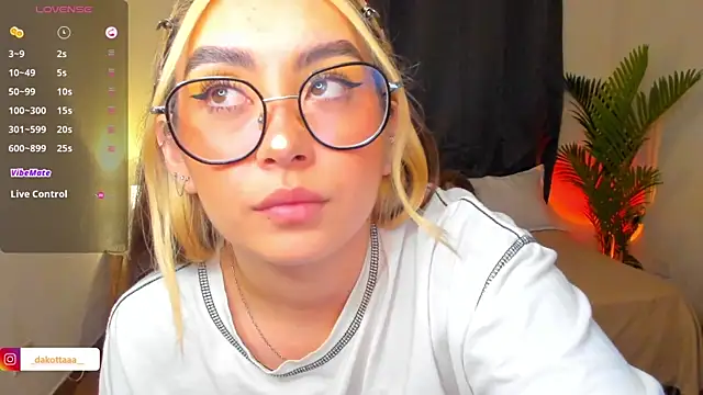 dakottaa  online show from 06-24-26, 12:20