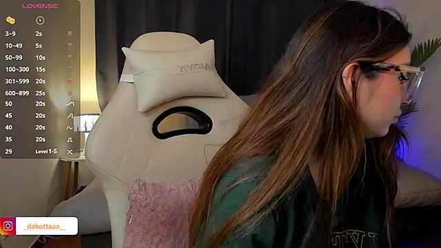 Snapshot of dakottaa_ chatting on 11-28-25, 11:38 dakottaa online show from 11-28-25, 11:38