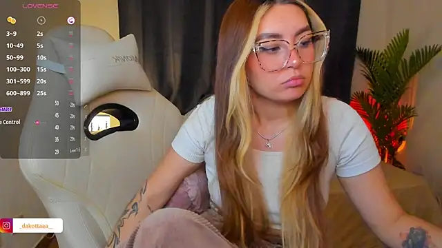 dakottaa  online show from 07-17-26, 01:03