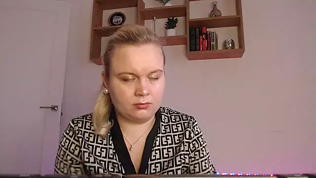 Karolina love  online show from 11-16-25, 11:37