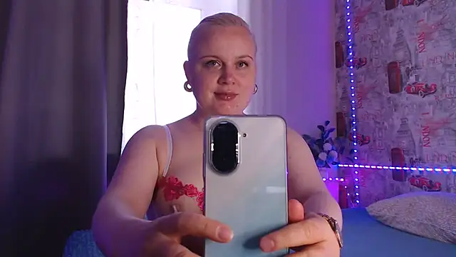 Karolina love  online show from 05-27-26, 04:14