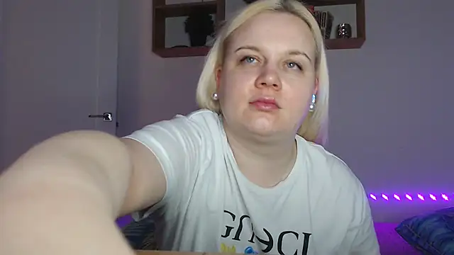 Karolina love  online show from 02-17-26, 01:03