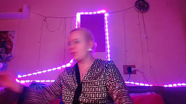Snapshot of Karolina_love_ chatting on 01-09-25, 07:18 Karolina love  online show from 01-09-25, 07:18