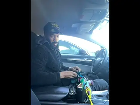 Snapshot of fulsome_change223 chatting on 10-21-25, 05:23 fulsome change223 online show from 10-21-25, 05:23